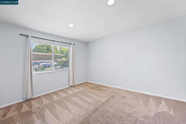 2749 Fountainhead Dr, San Ramon CA: https://media.crmls.org/mediaz/2a520a93-7aca-4967-a2ff-16e97748807c.jpg
