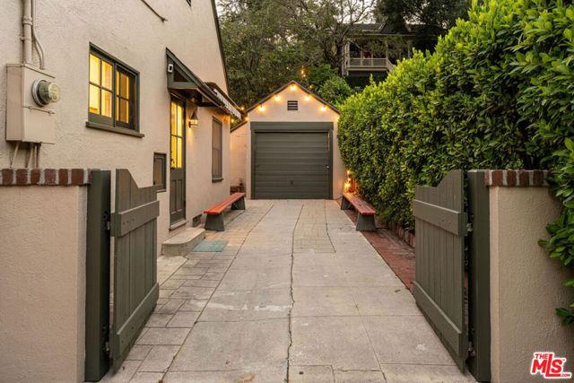 1117 N Avenue 64, Los Angeles CA: https://media.crmls.org/mediaz/2a520dbf-ba95-46ae-a067-1b1db8bcfcbd.jpg