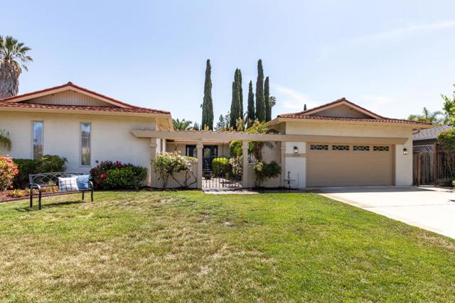 12141 MARILLA Drive, Saratoga CA: https://media.crmls.org/mediaz/2a522fea-07aa-48fa-b72d-b28872f4d18b.jpg