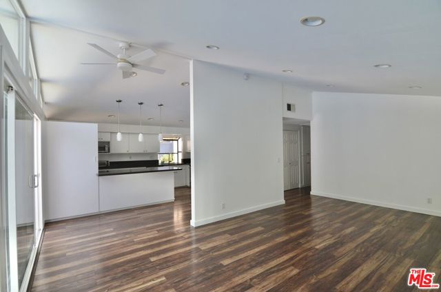 9342 Debra Avenue, North Hills CA: https://media.crmls.org/mediaz/2a528b7f-af8c-48f1-a46c-c6638697373f.jpg