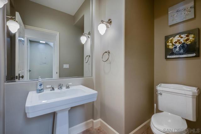 5199 Seagrove Place, San Diego CA: https://media.crmls.org/mediaz/2a52a25e-ed65-4932-bb32-892a0608daca.jpg