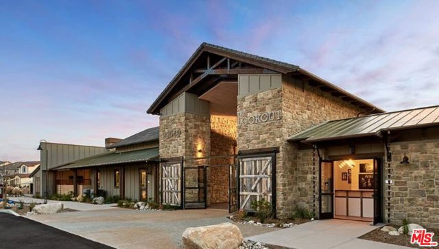 18113 Tableau Way, Santa Clarita CA: https://media.crmls.org/mediaz/2a52cf35-0e5e-462e-b616-3d436ed7c384.jpg