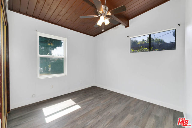 5633 Cedarglen Drive, Azusa CA: https://media.crmls.org/mediaz/2a532e5f-2257-4e76-a22c-b846bea38ceb.jpg
