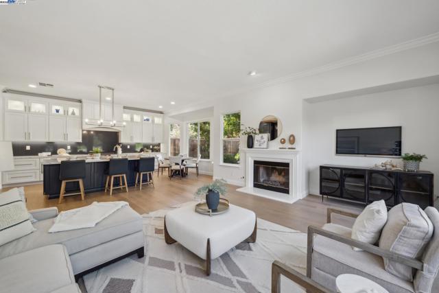 1221 Culet Ranch Rd, Danville CA: https://media.crmls.org/mediaz/2a5333a0-dd93-48bd-aa35-60748354e69f.jpg
