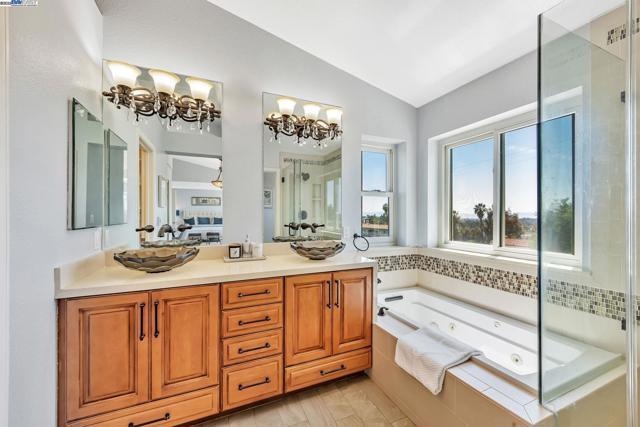 4069 Pergola CT, Castro Valley CA: https://media.crmls.org/mediaz/2a537597-74e3-48ad-987e-78dbb34d7cc7.jpg