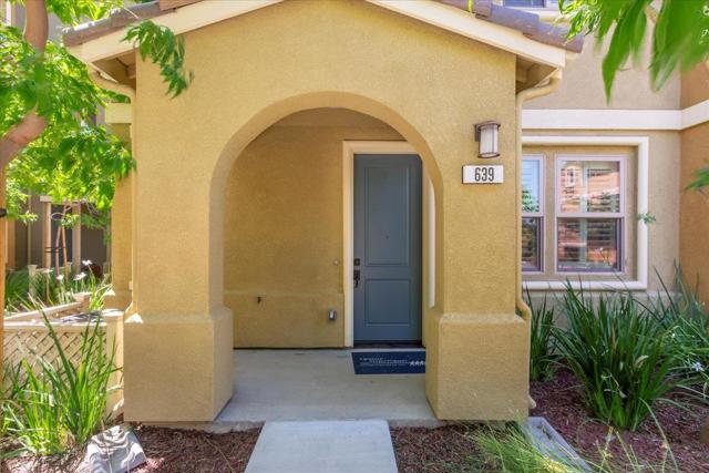 639 Cinnamon Circle, Mountain View CA: https://media.crmls.org/mediaz/2a5396dd-8cf3-4a09-8900-0ae1937e9509.jpg