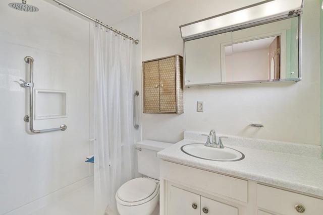 582 E Alvin Drive, Salinas CA: https://media.crmls.org/mediaz/2a53be73-e31e-45c9-b68d-6a9c24da0030.jpg