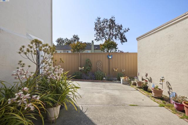 3112 La Campania, Alameda CA: https://media.crmls.org/mediaz/2a53d93a-8e4f-4364-8e97-c4785b9412ff.jpg