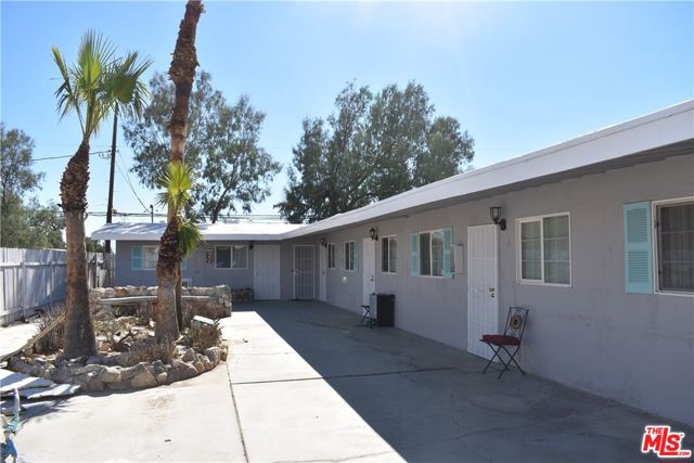 66327 7th Street, Desert Hot Springs CA: https://media.crmls.org/mediaz/2a543a0c-2e46-4164-8da0-2194c4df3f08.jpg