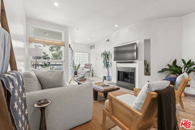 2 Bed Home for Sale in Santa Monica, California