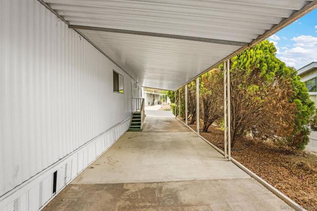 2003 Bayview Heights Dr, San Diego CA: https://media.crmls.org/mediaz/2a557940-3e91-4f9a-918e-d1803e946c61.jpg
