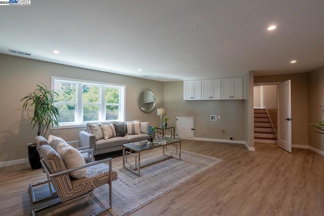 2818 Steinmetz Way, Oakland CA: https://media.crmls.org/mediaz/2a55a29e-e41d-4b4b-904b-fa1cf61f480a.jpg