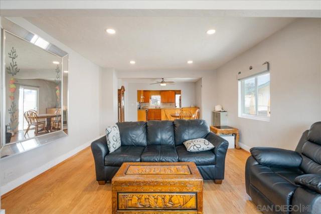 2931 Dahlia St, San Diego CA: https://media.crmls.org/mediaz/2a568237-810a-4c77-b98c-2be502ca8615.jpg