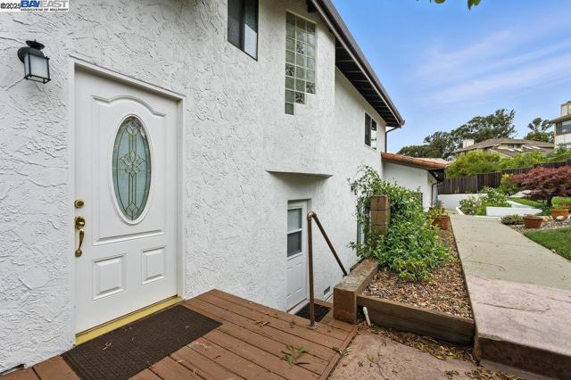 21798 Independent School Rd, Castro Valley CA: https://media.crmls.org/mediaz/2a56923a-9afb-4a0e-845a-070931e9d0bc.jpg