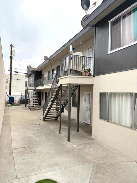 Detail Gallery Image 4 of 20 For 3877 Menlo Ave, San Diego,  CA 92105 - – Beds | – Baths