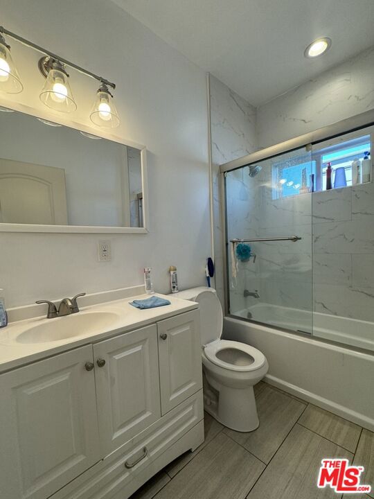 8910 Noble Avenue, North Hills CA: https://media.crmls.org/mediaz/2a5706ec-360f-4397-91f7-6b0116836ccb.jpg