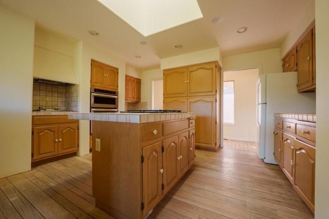 54 Corral De Tierra Road, Salinas CA: https://media.crmls.org/mediaz/2a57086c-3178-40e7-a057-3261469da069.jpg