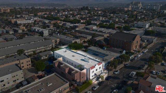 223 N Breed Street, Los Angeles CA: https://media.crmls.org/mediaz/2a5717a1-22cf-4be7-aaf9-dafedbd4aa01.jpg