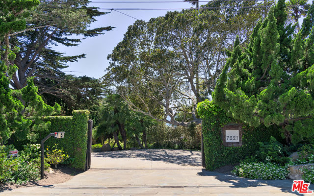 7221 Birdview Avenue, Malibu CA: https://media.crmls.org/mediaz/2a578719-c05f-41d2-98a6-66f5d182a8d2.jpg