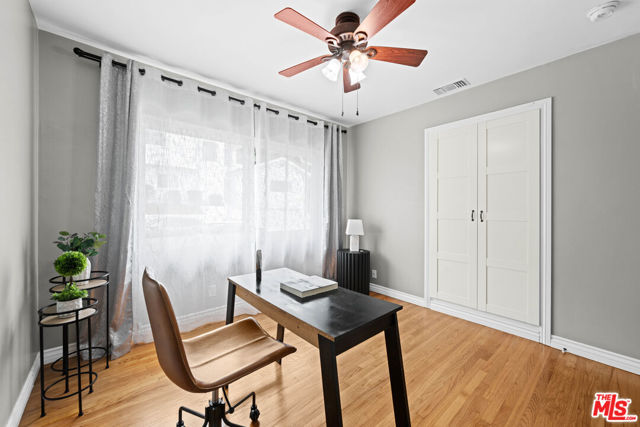 4113 Don Diablo Drive, Los Angeles CA: https://media.crmls.org/mediaz/2a57bd78-2e33-4bc5-8d1c-f6642888b9d9.jpg