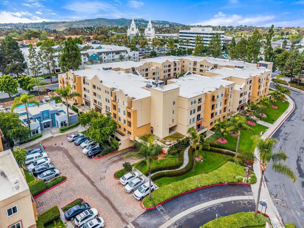 8889 Caminito Plaza Centro