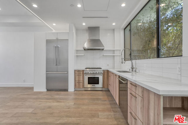 1445 1/4 N Martel Avenue, Los Angeles CA: https://media.crmls.org/mediaz/2a58663c-6ff0-4ec5-a055-473d35c1bff6.jpg