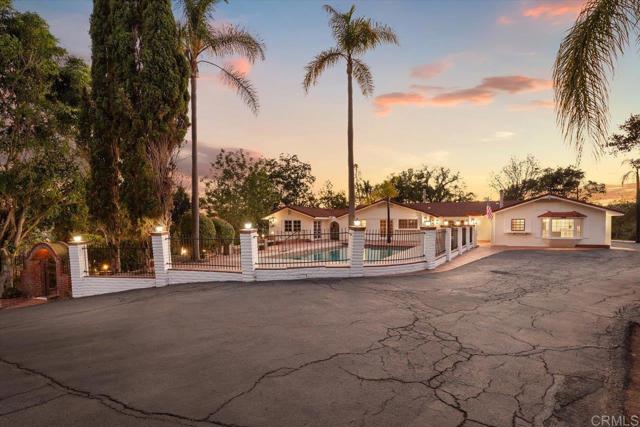 748 Old Oak Ridge, San Marcos CA: https://media.crmls.org/mediaz/2a58be38-54ac-4325-bde0-3c97e04e9dea.jpg