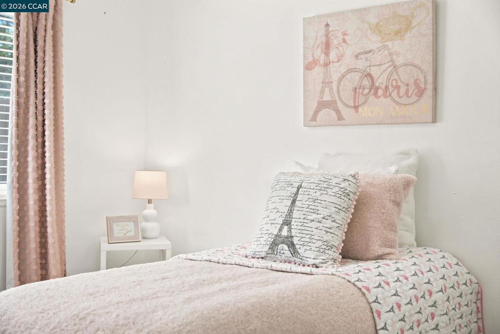 https://media.crmls.org/mediaz/2a58c4ba-7e1d-40e2-b637-cf95f7000555.jpg?preset=X-Large