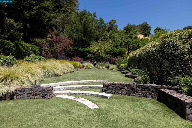 3828 Happy Valley Road, Lafayette CA: https://media.crmls.org/mediaz/2a58cb13-a226-4119-aef6-175eb2bb919a.jpg
