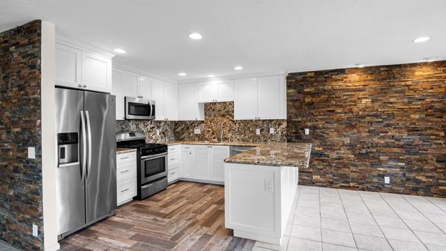 Detail Gallery Image 3 of 36 For 812 Kalpati Cir #E,  Carlsbad,  CA 92008 - 2 Beds | 3 Baths