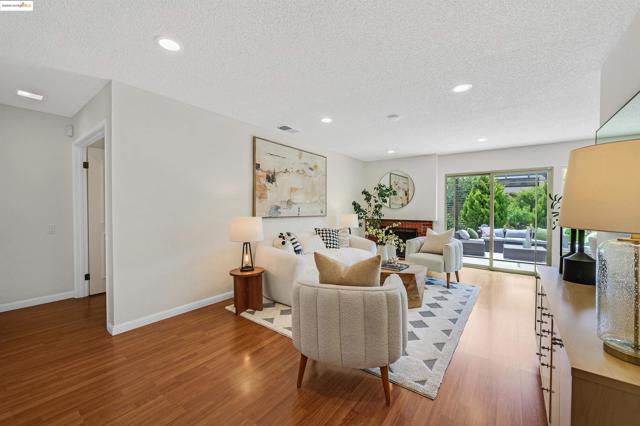 32212 Deborah Dr, Union City CA: https://media.crmls.org/mediaz/2a58e73c-2c58-4997-946a-193a53b23080.jpg