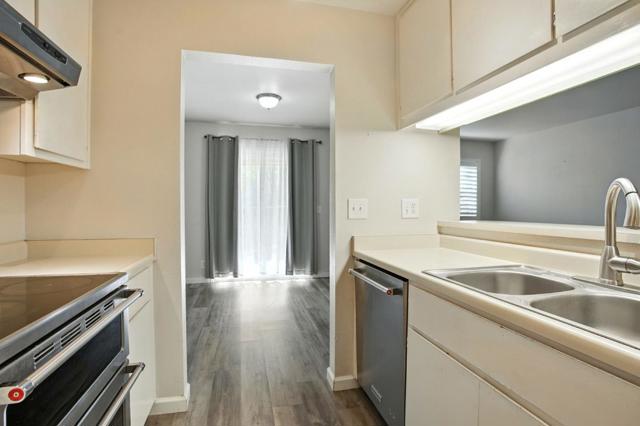 3090 Woods Circle, Davis CA: https://media.crmls.org/mediaz/2a59049e-1a54-41e5-95ec-a6ecaff96942.jpg