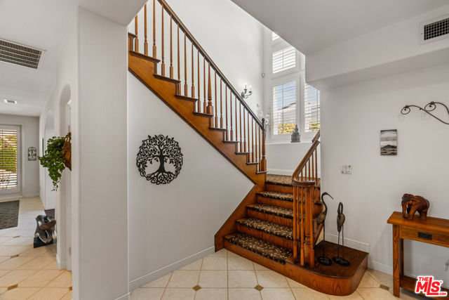 2321 Sunny Point Street, Thousand Oaks CA: https://media.crmls.org/mediaz/2a5a023a-d61e-455c-b8ec-5553cc214a1b.jpg