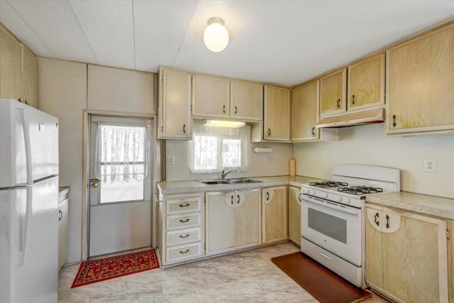 Detail Gallery Image 9 of 25 For 326 Killdeer Ln, Oceanside,  CA 92057 - 2 Beds | 2 Baths