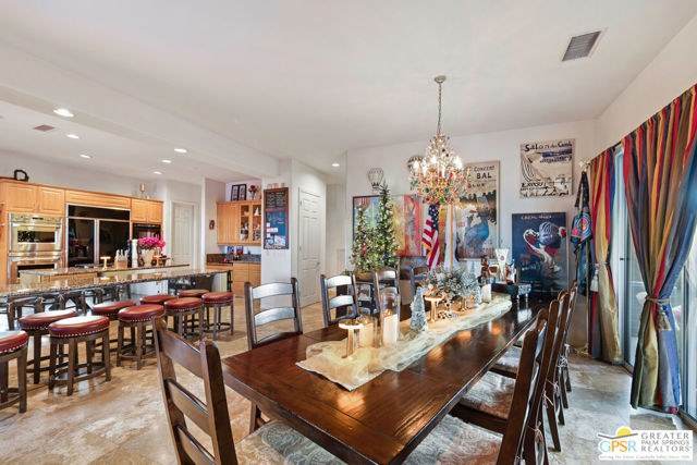 18 Calais Circle, Rancho Mirage CA: https://media.crmls.org/mediaz/2a5a656d-fac2-49f3-a44e-090fb3698c75.jpg