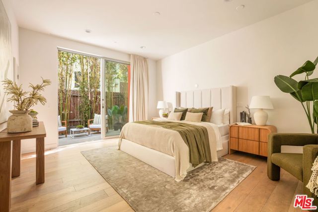 616 N Croft Avenue, West Hollywood CA: https://media.crmls.org/mediaz/2a5a9316-f54a-440f-b4ff-3c75fcd9a234.jpg