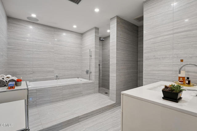 Detail Gallery Image 22 of 41 For 329 Westbourne Dr, West Hollywood,  CA 90048 - 2 Beds | 3 Baths