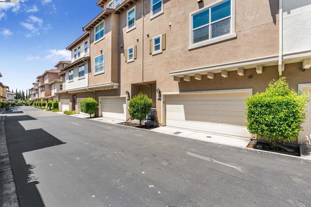 3340 Giovanni Way, Dublin CA: https://media.crmls.org/mediaz/2a5b110d-203c-45f7-b9c9-a7e408cc7c75.jpg