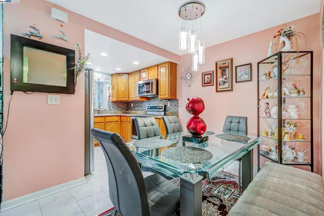46762 Winema Cmn, Fremont CA: https://media.crmls.org/mediaz/2a5b5a74-e564-45f8-8bb4-b75f62bc2700.jpg