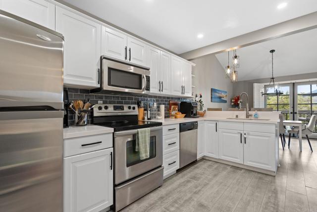 Detail Gallery Image 11 of 40 For 5987 Gaines St, San Diego,  CA 92110 - 2 Beds | 2/1 Baths