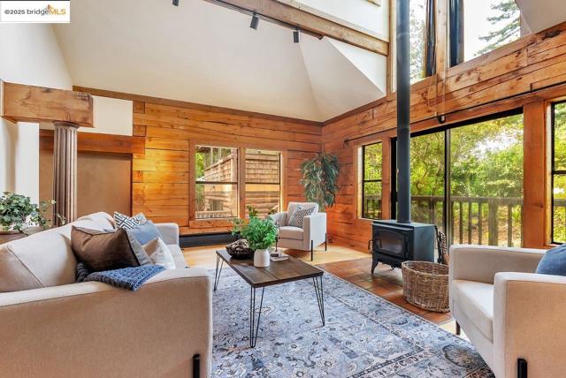 5950 Grizzly Peak Blvd, Oakland CA: https://media.crmls.org/mediaz/2a5b764d-94f2-421a-bc50-24ac35109c3d.jpg