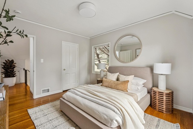 Image 33 of 58 For 3938 Oakmore Rd