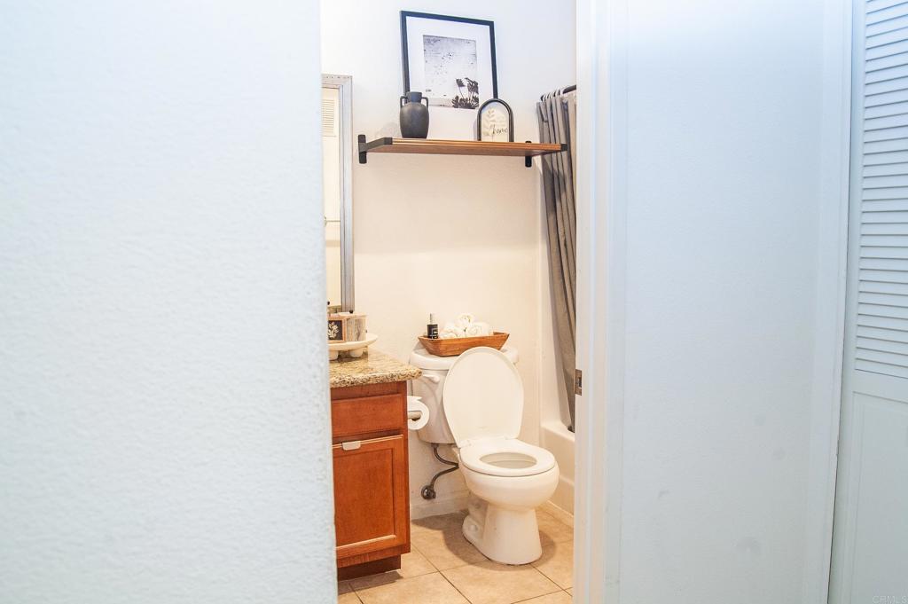 https://media.crmls.org/mediaz/2a5bcd61-9021-4ee9-b782-471d78bdcbb9.jpg?preset=X-Large