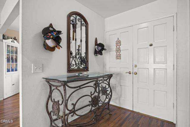 170 N Linden Drive, Ventura CA: https://media.crmls.org/mediaz/2a5c3eb6-d05d-4990-9f57-a2fbbe63bbf3.jpg
