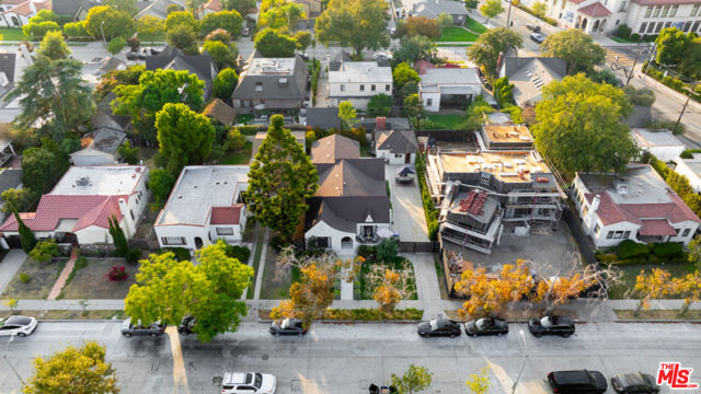 821 S Cloverdale Avenue, Los Angeles CA: https://media.crmls.org/mediaz/2a5c8c8c-dbe2-4b37-a50e-4a3ecffb4d52.jpg