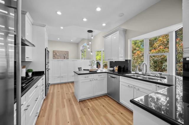 3554 Oak Knoll Drive, Redwood City CA: https://media.crmls.org/mediaz/2a5ca430-2412-43cc-b5f1-05bd0cd3a264.jpg