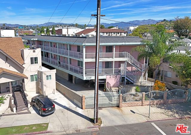 Image 6 of 9 For 2109 Manitou Avenue