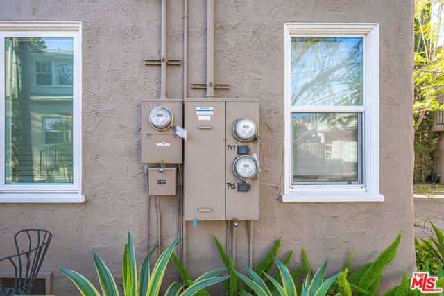 745 -747 1/4 N Hayworth Avenue, Los Angeles CA: https://media.crmls.org/mediaz/2a5d0325-70cc-438b-8684-041affbee6b2.jpg