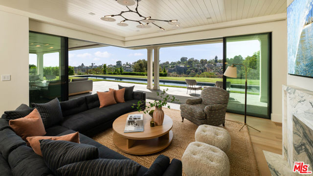 525 Spoleto Drive, Pacific Palisades CA: https://media.crmls.org/mediaz/2a5d2645-e959-4e2e-97cb-3704cf9d3ed4.jpg
