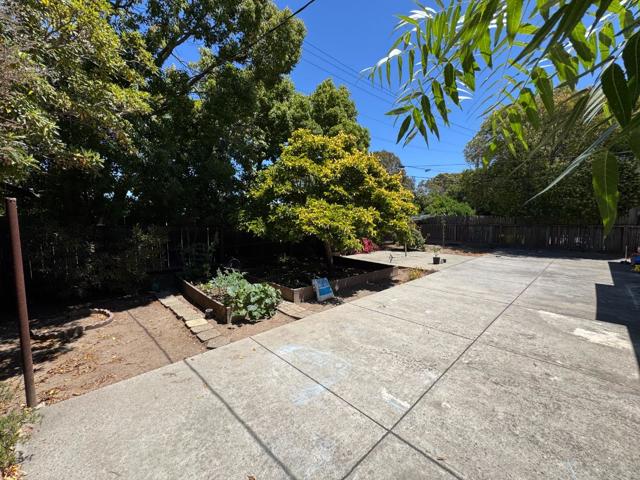 1632 Albemarle Way, Burlingame CA: https://media.crmls.org/mediaz/2a5d495c-e6fb-4af5-a14c-7a248a66967a.jpg